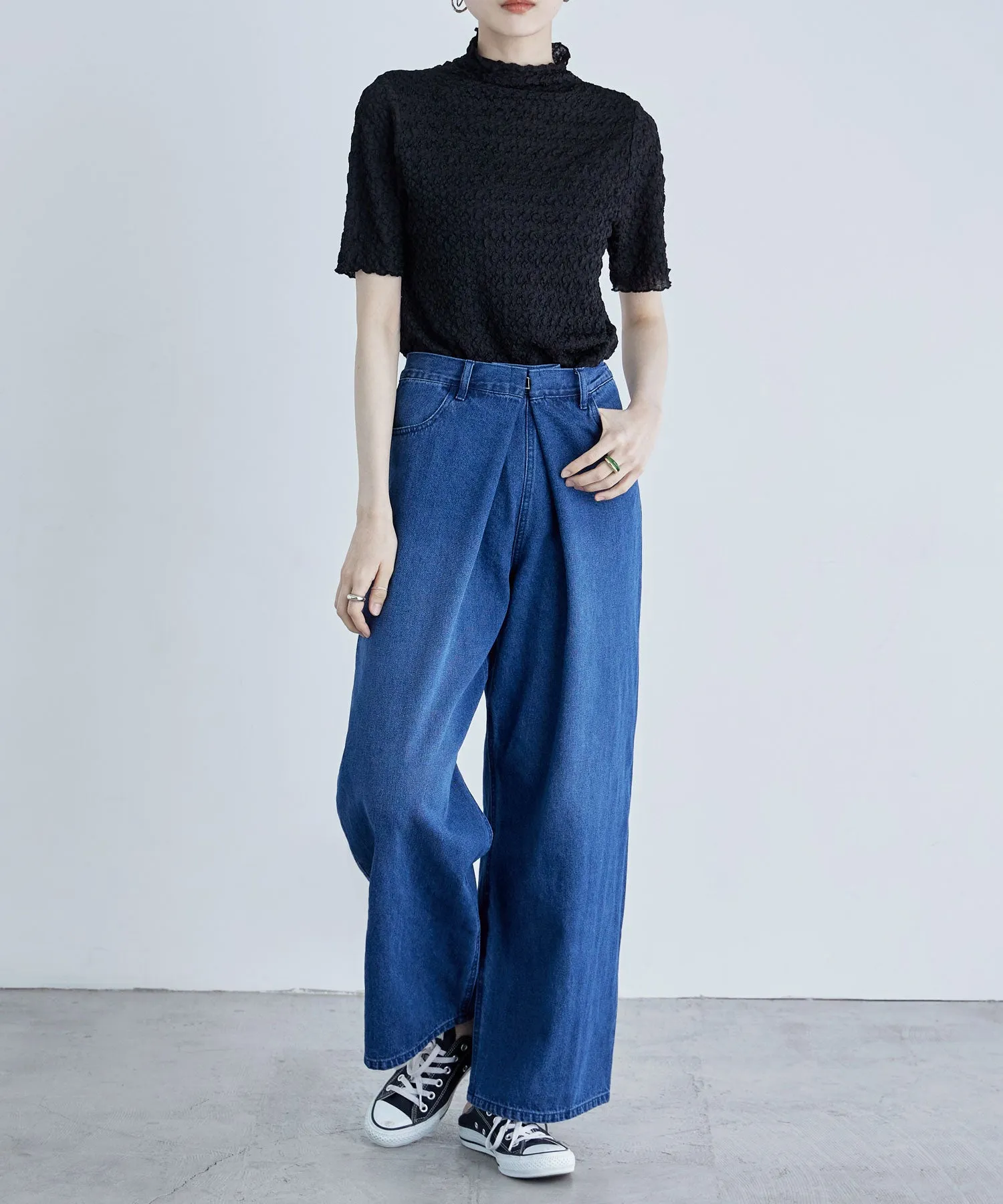 Jacquard bottleneck tops