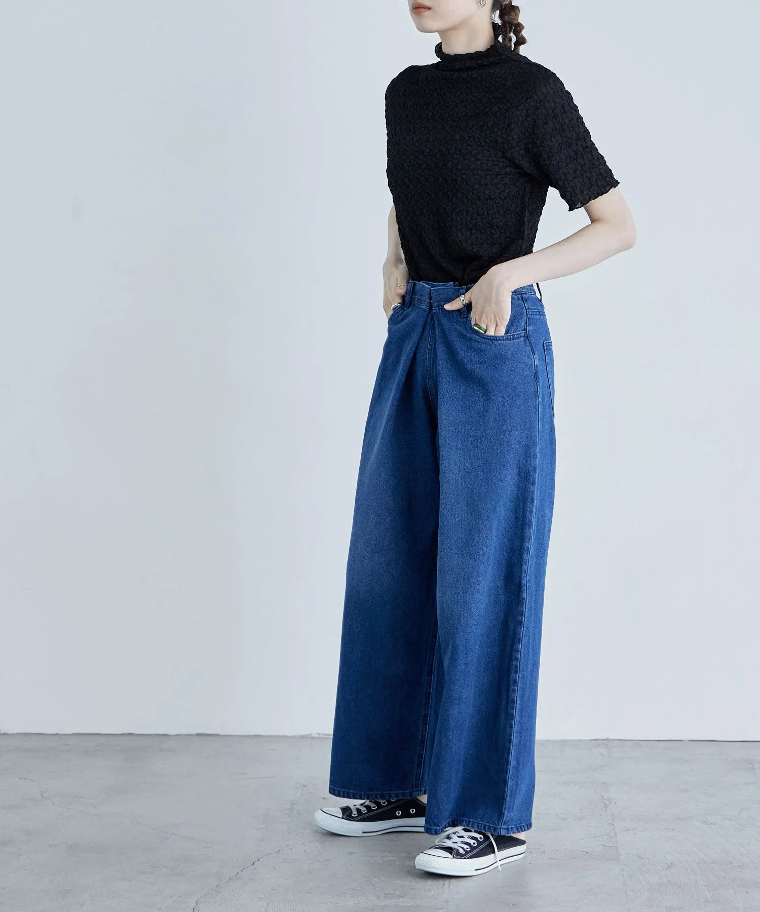 Jacquard bottleneck tops