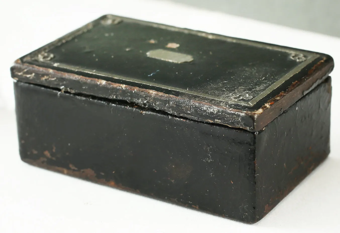 LADY’S SNUFF BOX