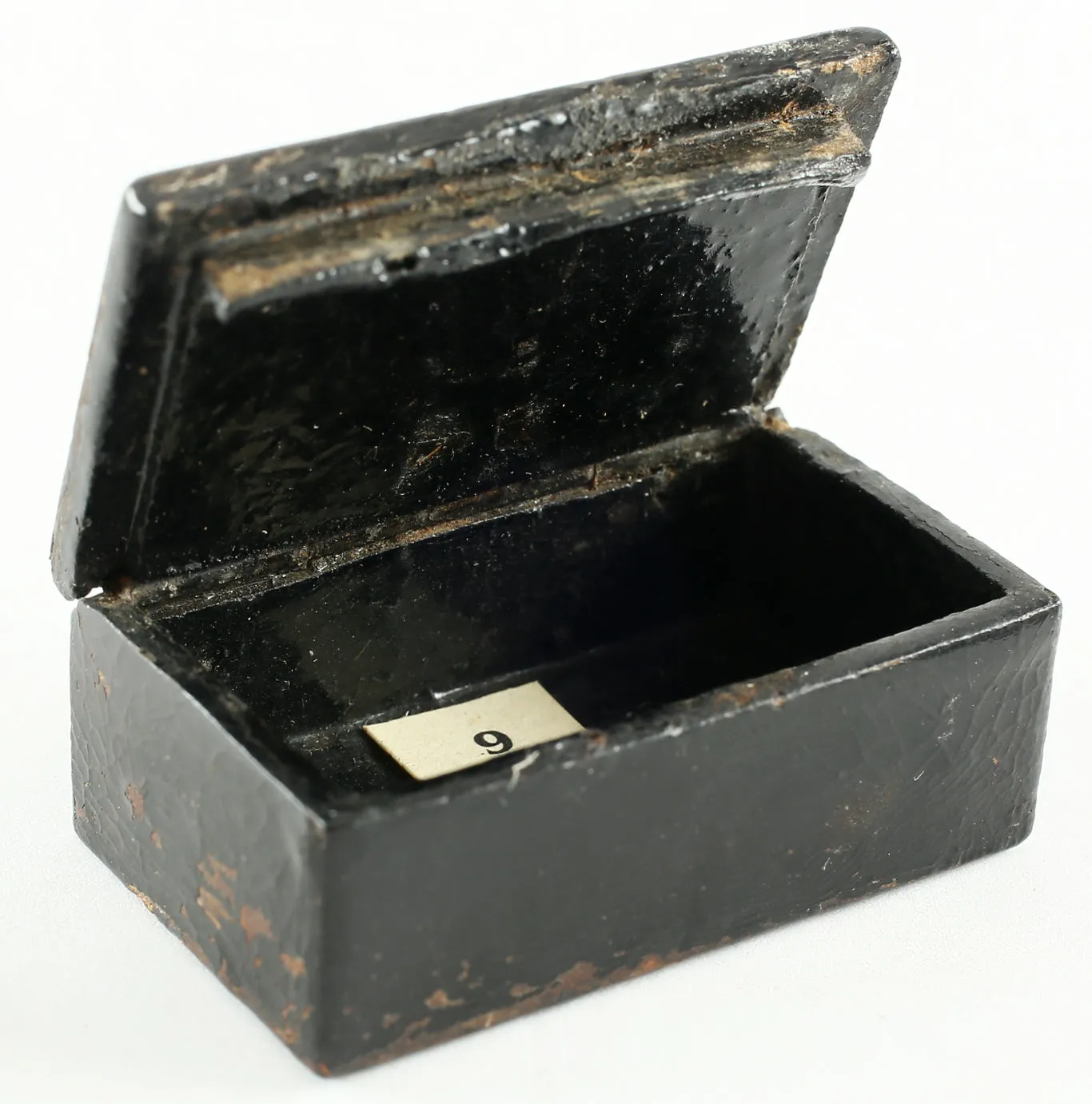 LADY’S SNUFF BOX