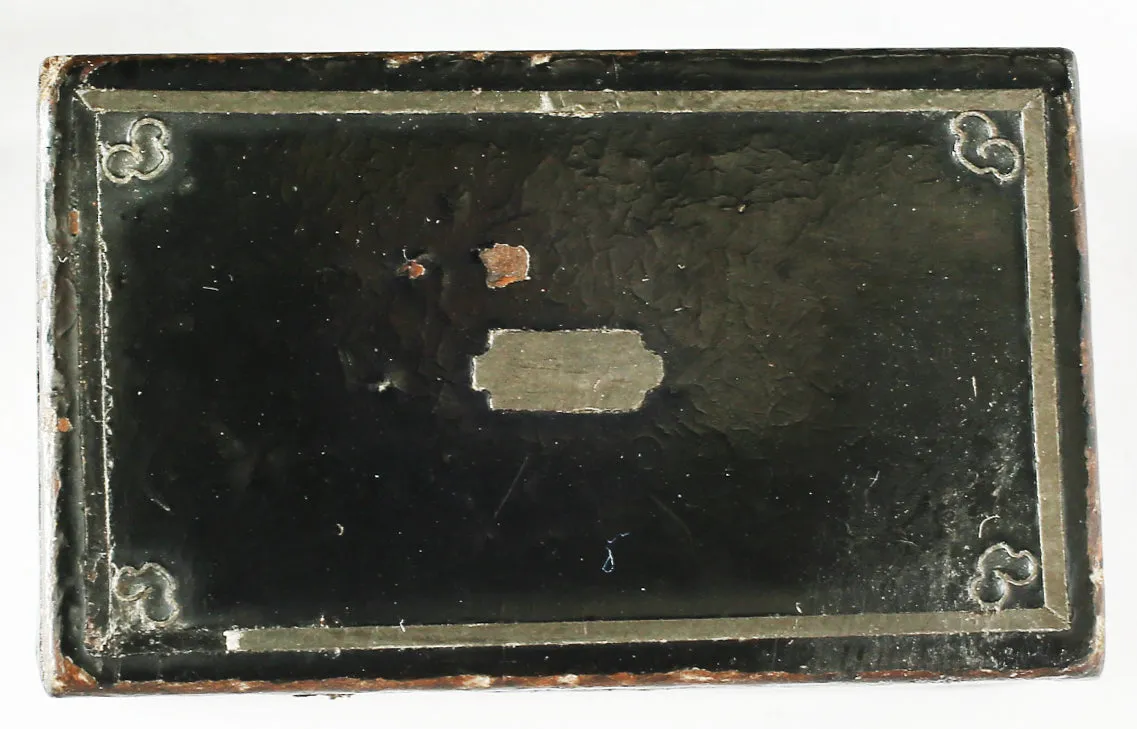LADY’S SNUFF BOX